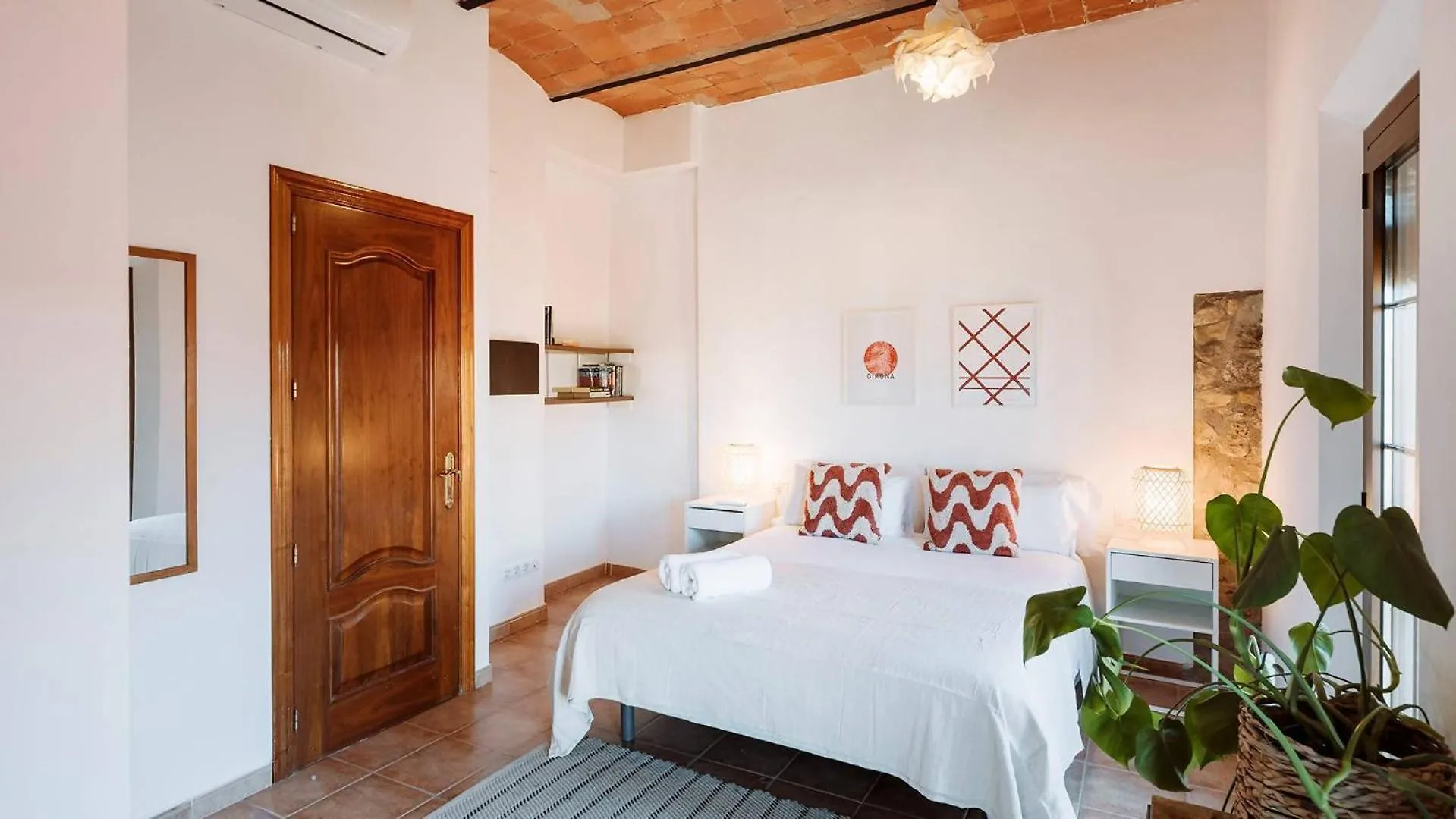 Romantic Duplex With Terrace And Great Views Girona Spanien